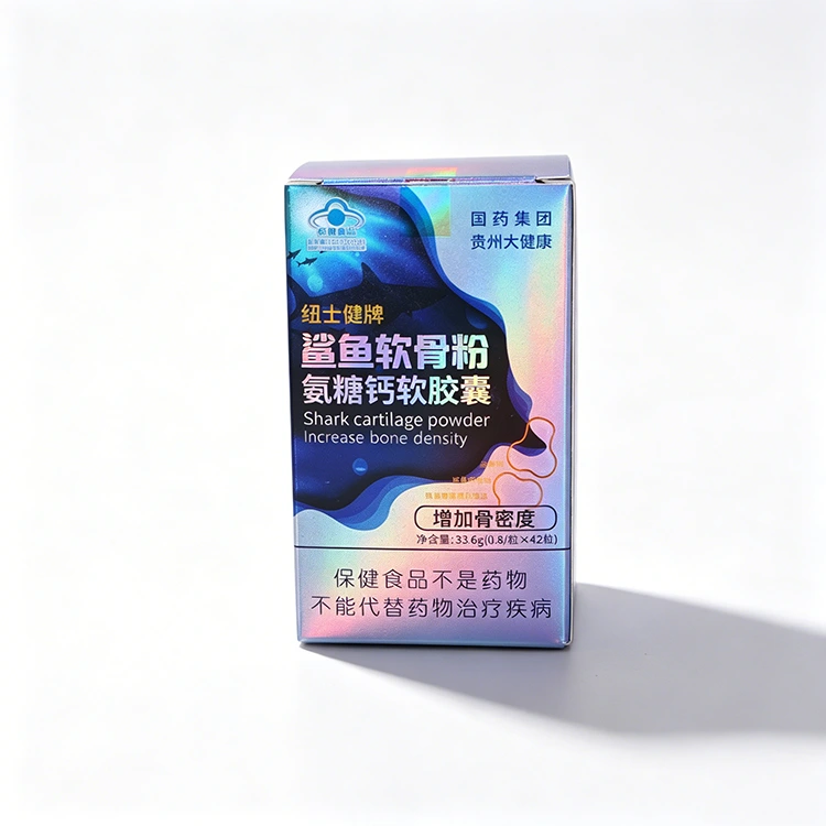 Картонные коробки из серебряной фольги